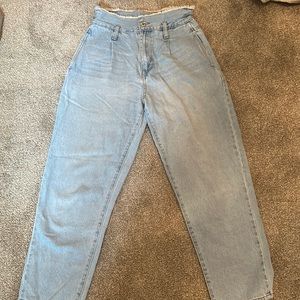 Forever 21 High Rise Light Wash Straight Legged Jeans US Size 27